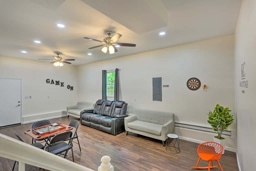 2 Game Rooms! Family Poconos Home 9 Mi to Slopes