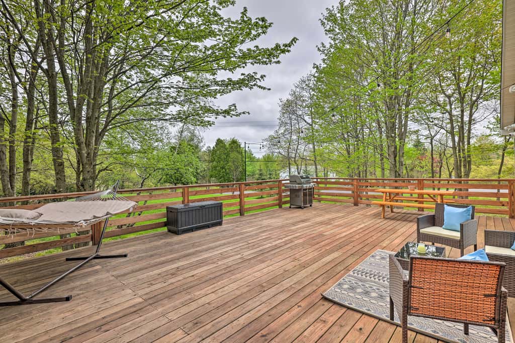 Near Lakes & Resorts: Pet-Friendly Long Pond Abode
