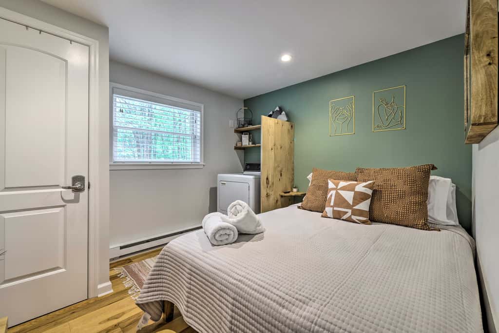 Near Lakes & Resorts: Pet-Friendly Long Pond Abode