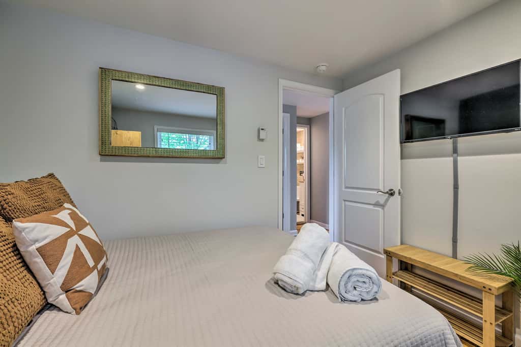 Near Lakes & Resorts: Pet-Friendly Long Pond Abode