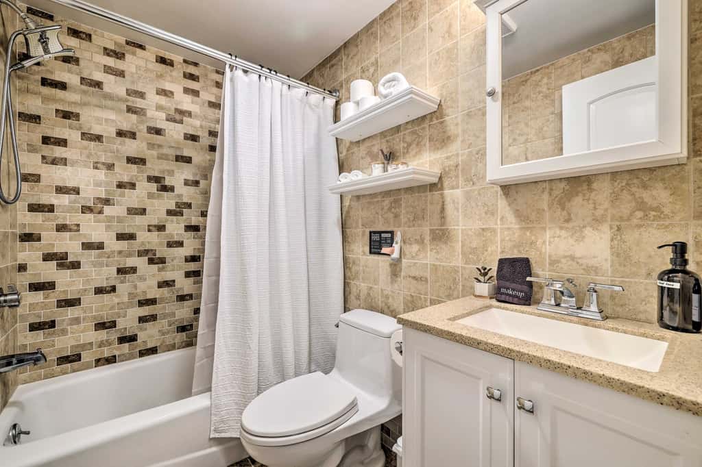 Near Lakes & Resorts: Pet-Friendly Long Pond Abode