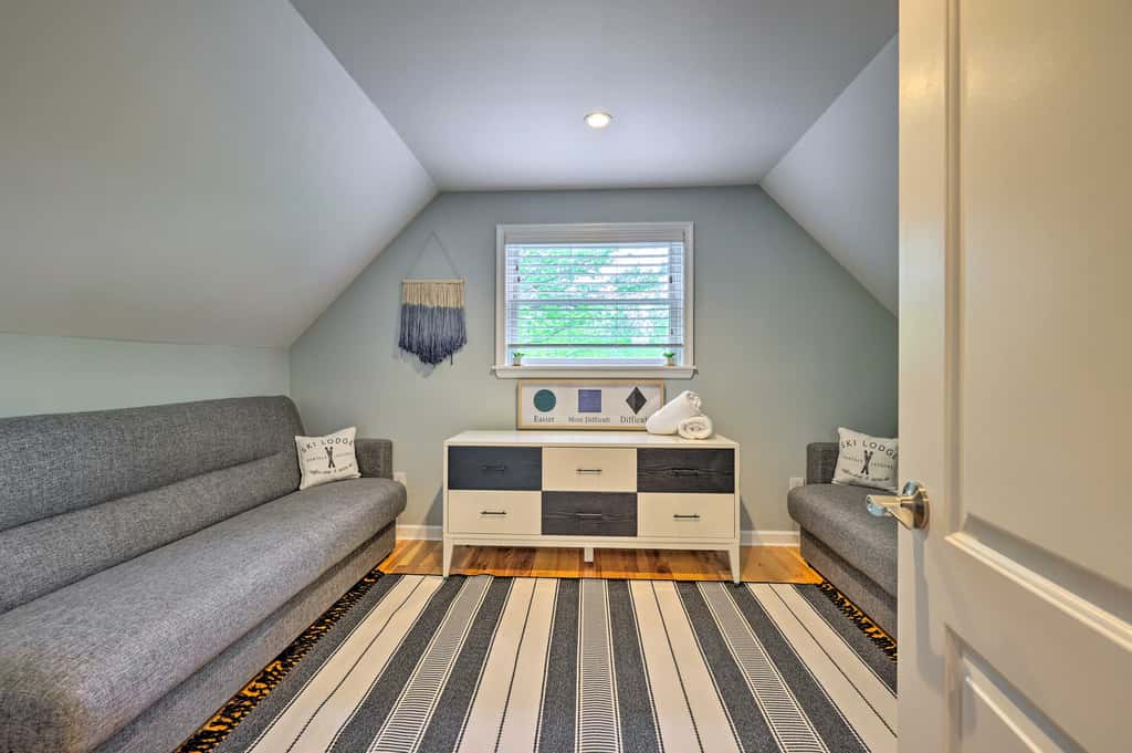 Near Lakes & Resorts: Pet-Friendly Long Pond Abode