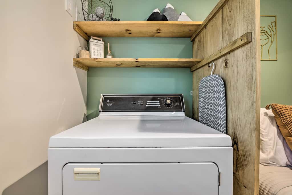 Near Lakes & Resorts: Pet-Friendly Long Pond Abode