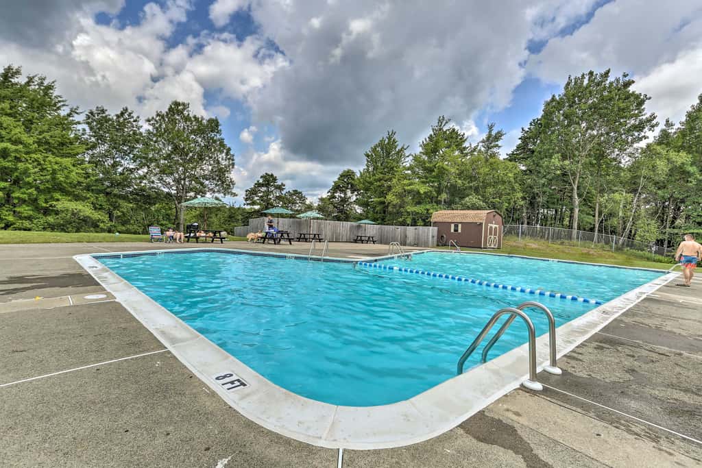 Near Lakes & Resorts: Pet-Friendly Long Pond Abode
