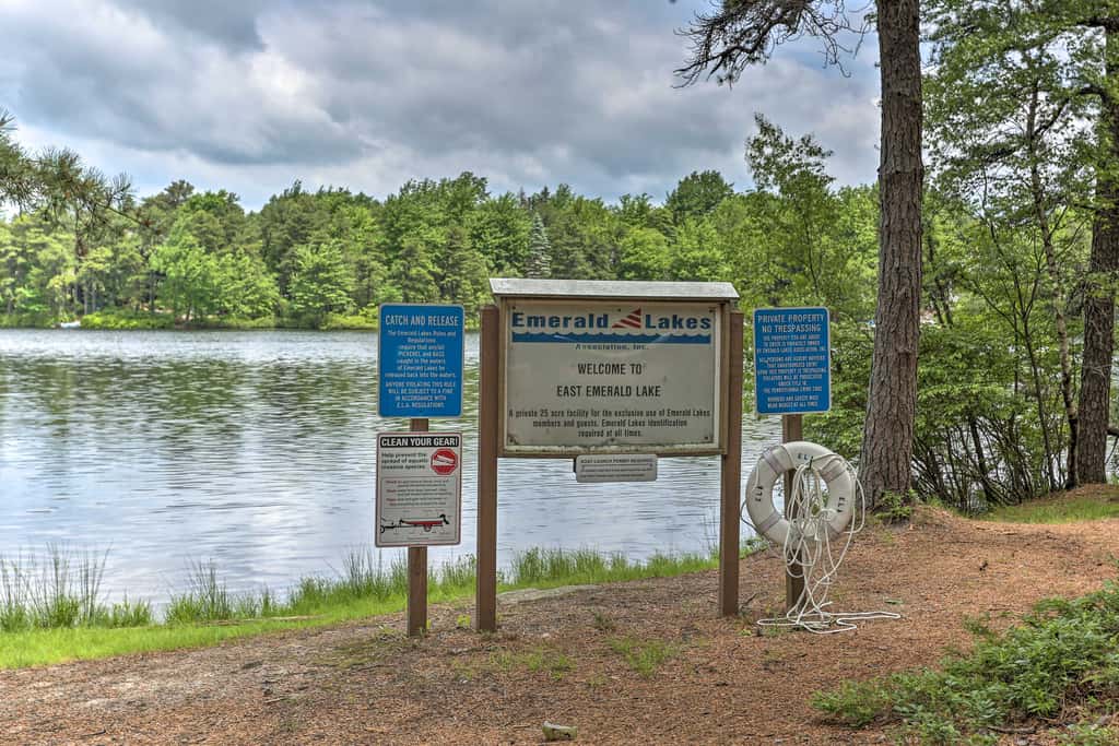 Near Lakes & Resorts: Pet-Friendly Long Pond Abode