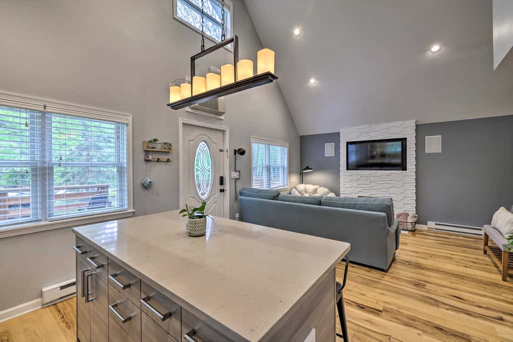 Near Lakes & Resorts: Pet-Friendly Long Pond Abode