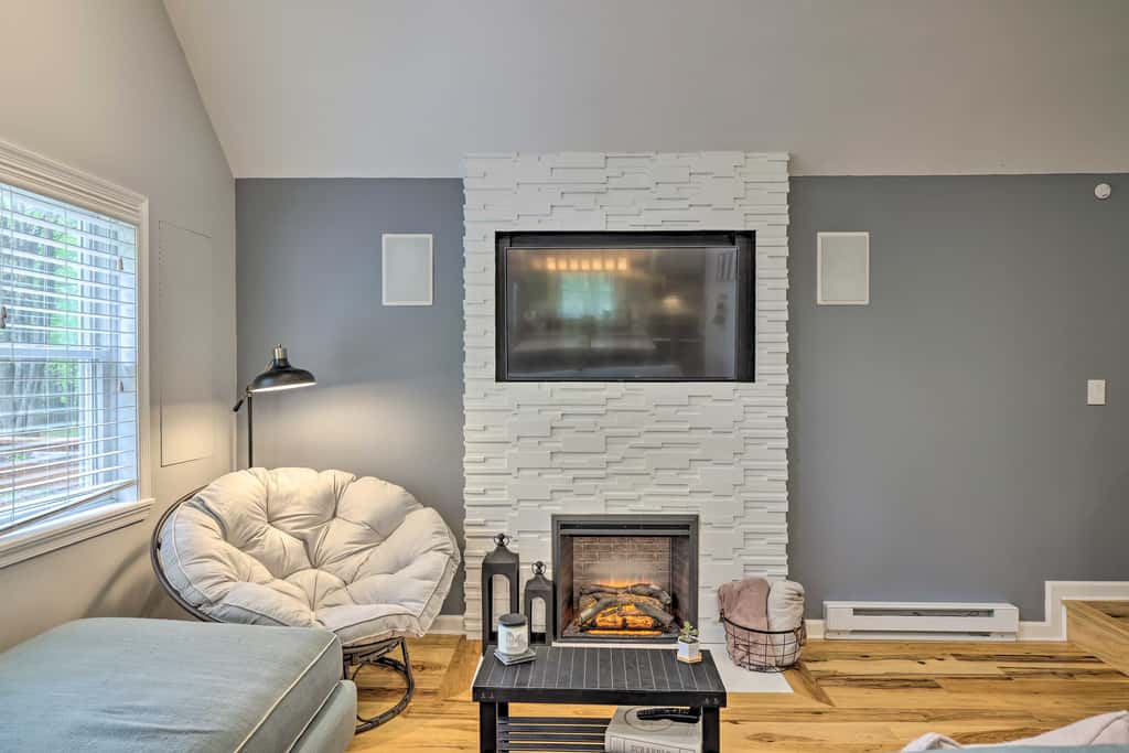 Near Lakes & Resorts: Pet-Friendly Long Pond Abode