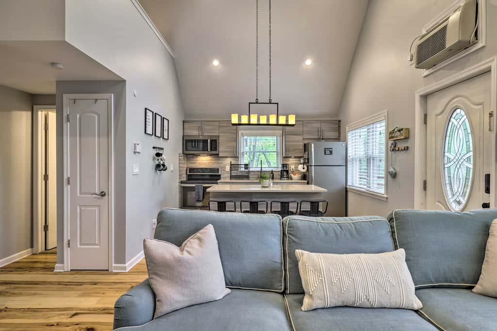 Near Lakes & Resorts: Pet-Friendly Long Pond Abode