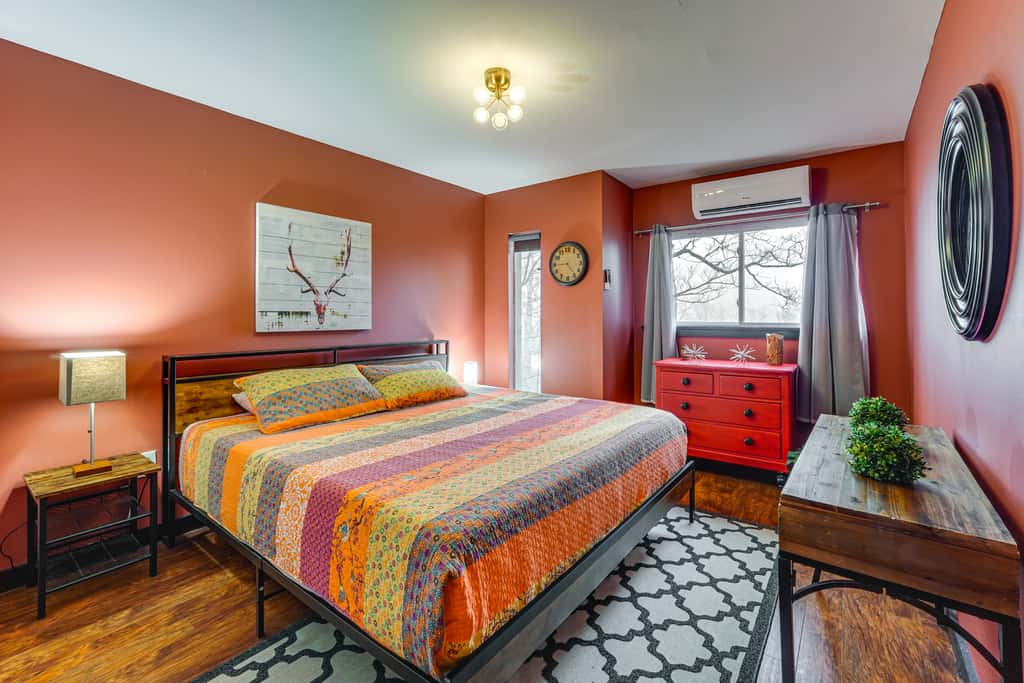 Mtn-View Gem w/ Deck & Hot Tub in Tannersville