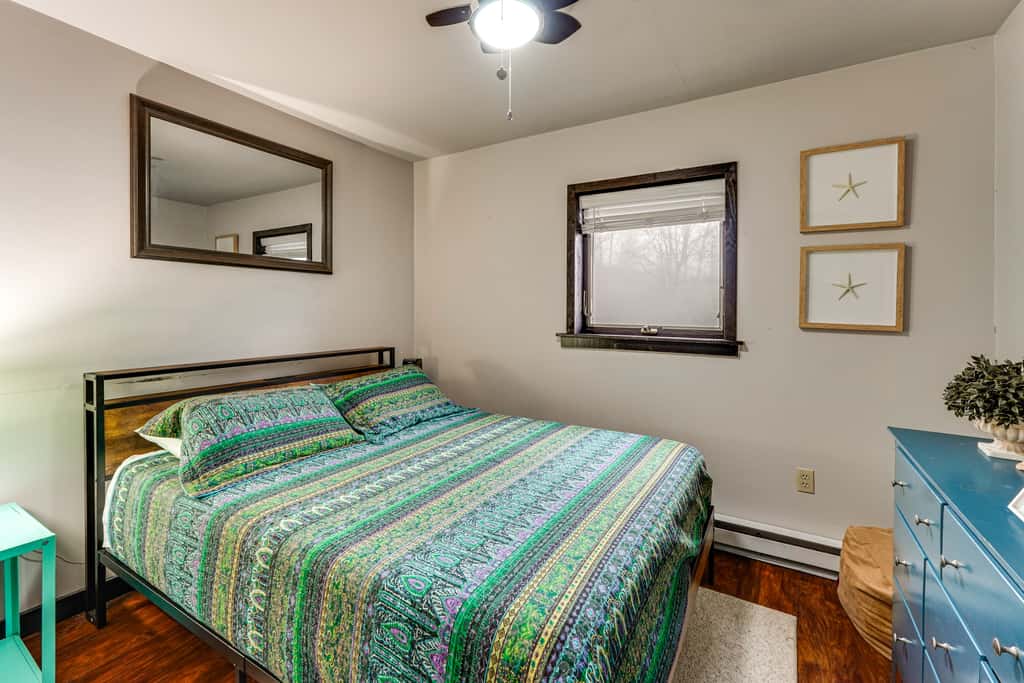 Mtn-View Gem w/ Deck & Hot Tub in Tannersville
