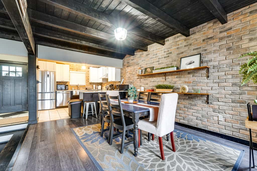Mtn-View Gem w/ Deck & Hot Tub in Tannersville