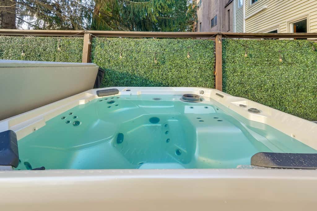 Mtn-View Gem w/ Deck & Hot Tub in Tannersville