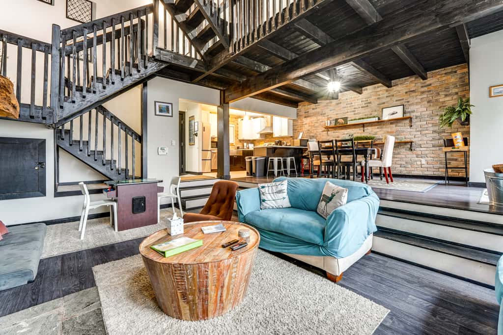 Mtn-View Gem w/ Deck & Hot Tub in Tannersville