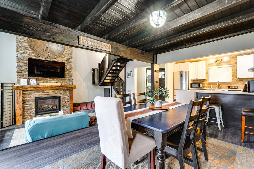 Mtn-View Gem w/ Deck & Hot Tub in Tannersville