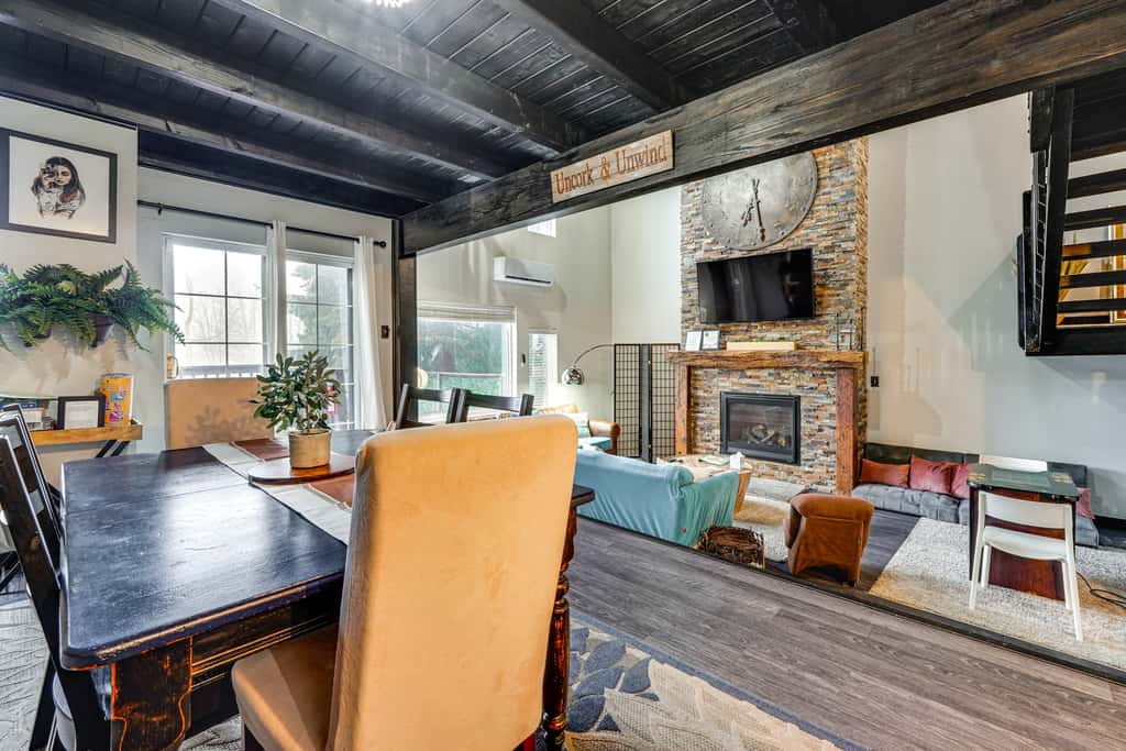 Mtn-View Gem w/ Deck & Hot Tub in Tannersville
