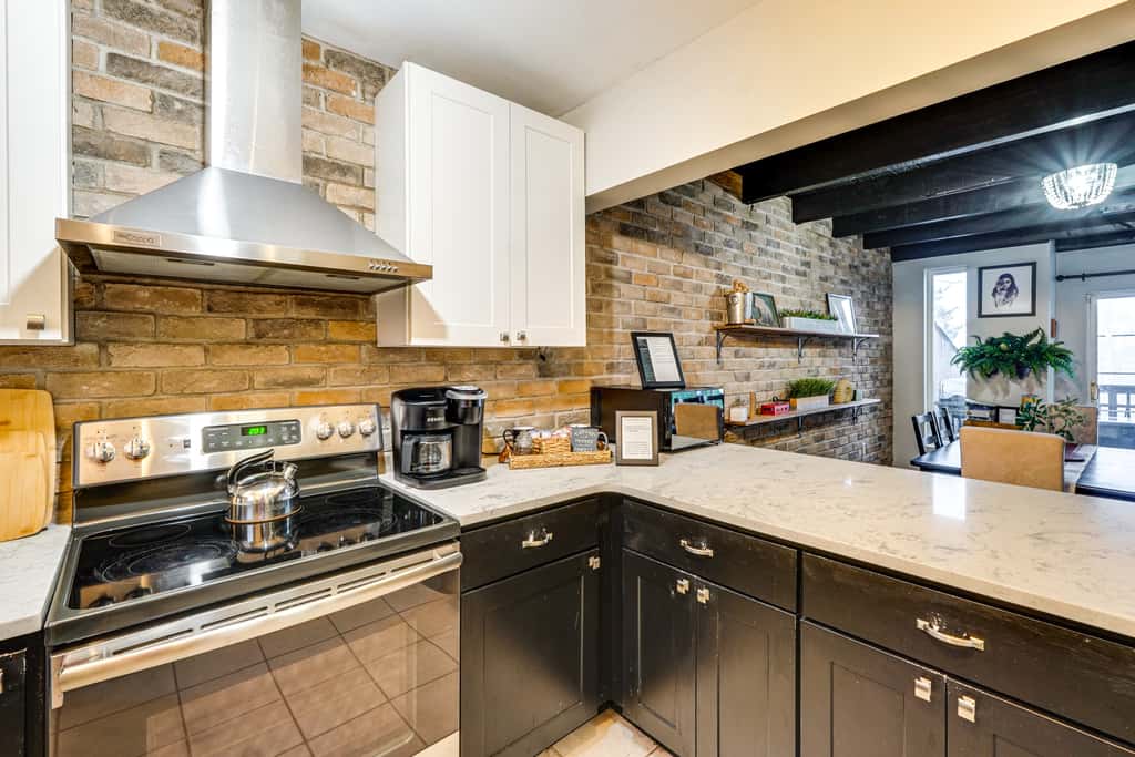 Mtn-View Gem w/ Deck & Hot Tub in Tannersville