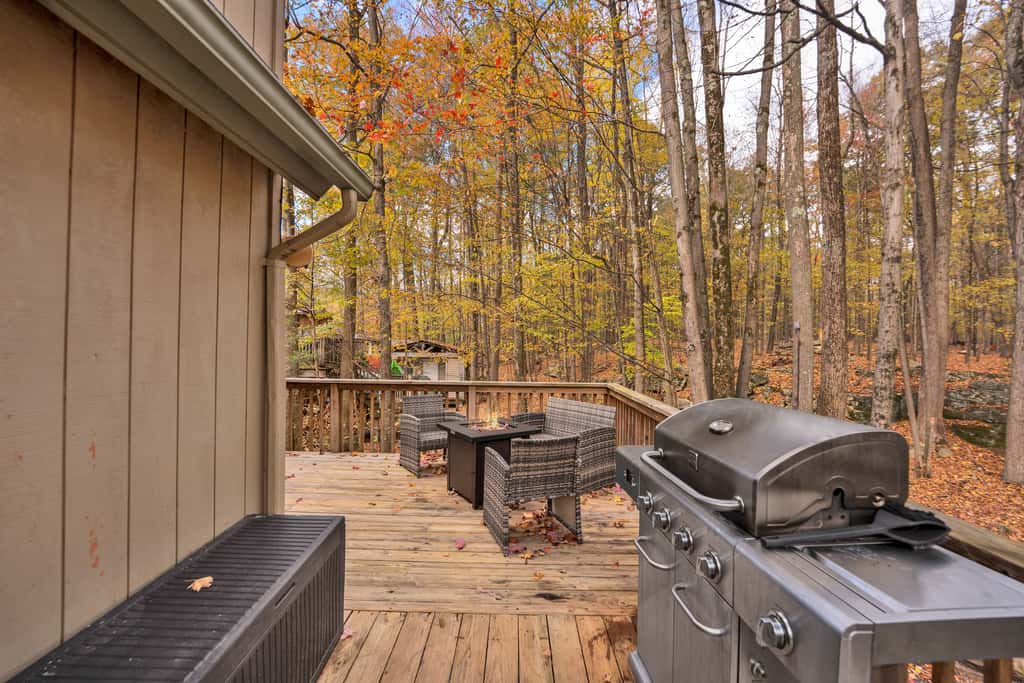 Poconos Retreat w/ Pool and Lake Access