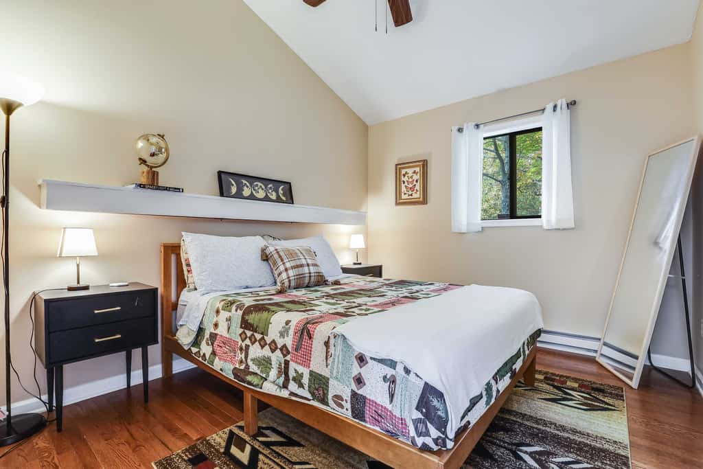 Hot Tub, Fire Pit & Barrel Sauna: Poconos Abode
