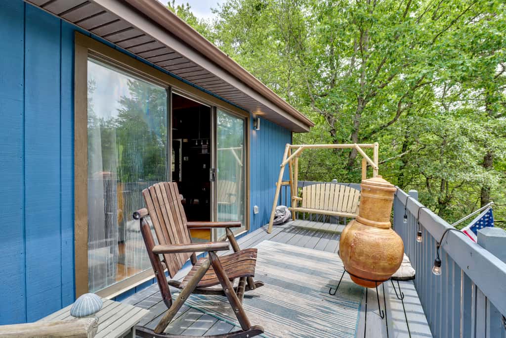 Hot Tub, Fire Pit & Barrel Sauna: Poconos Abode