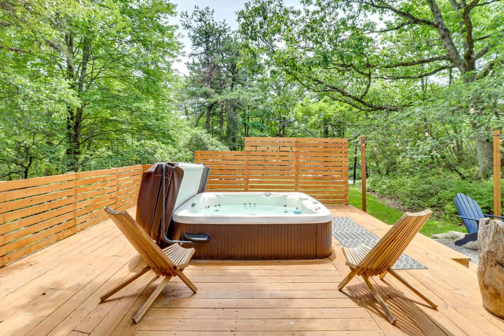 Hot Tub, Fire Pit & Barrel Sauna: Poconos Abode