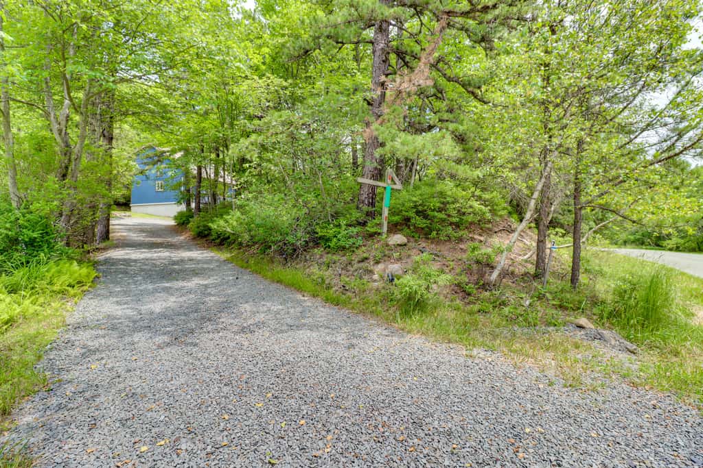 Hot Tub, Fire Pit & Barrel Sauna: Poconos Abode