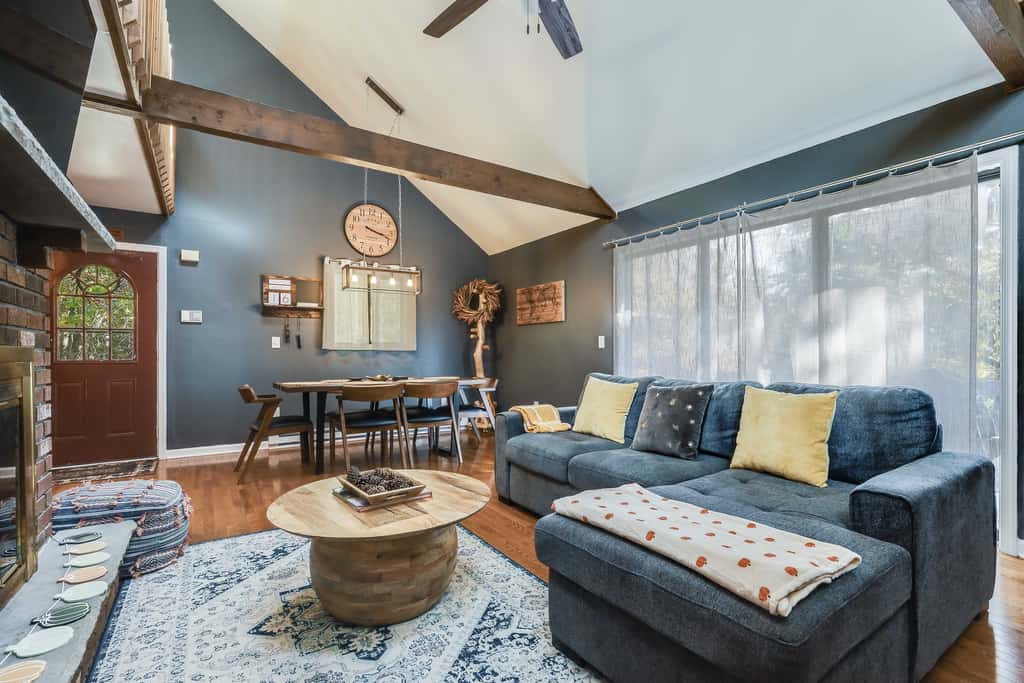 Hot Tub, Fire Pit & Barrel Sauna: Poconos Abode