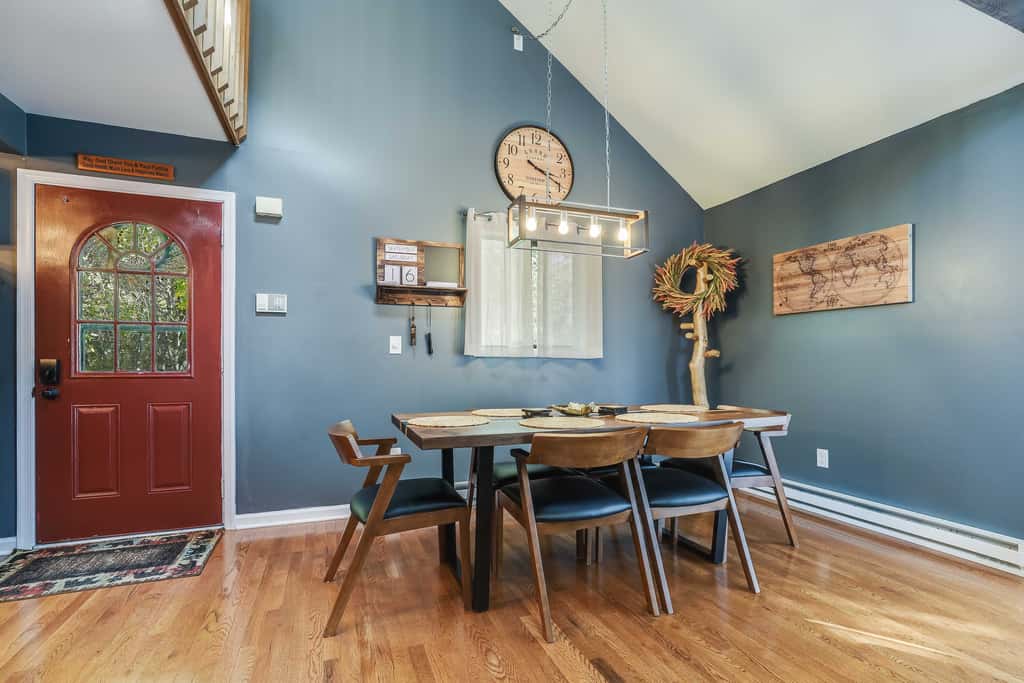Hot Tub, Fire Pit & Barrel Sauna: Poconos Abode