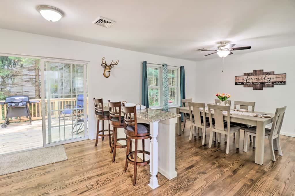 Hot Tub & Deck: Gorgeous Retreat in Pocono Summit!