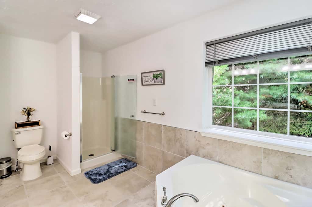 Hot Tub & Deck: Gorgeous Retreat in Pocono Summit!