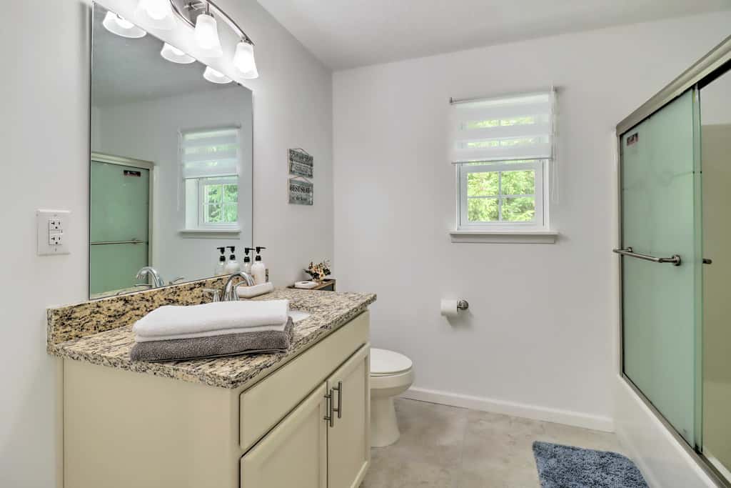 Hot Tub & Deck: Gorgeous Retreat in Pocono Summit!
