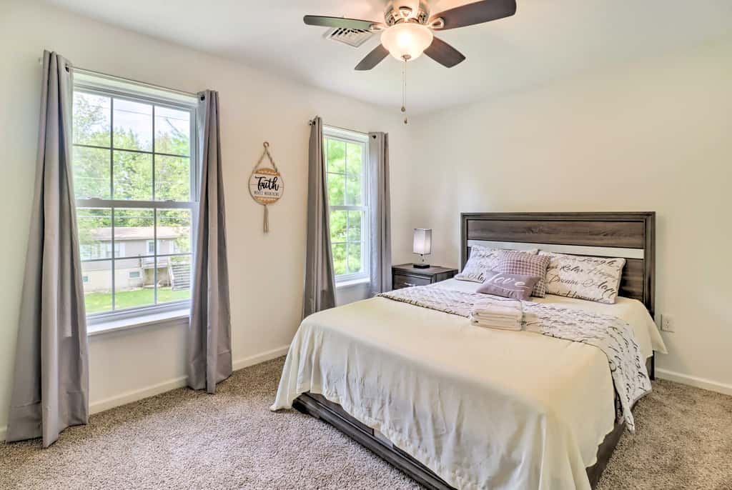 Hot Tub & Deck: Gorgeous Retreat in Pocono Summit!