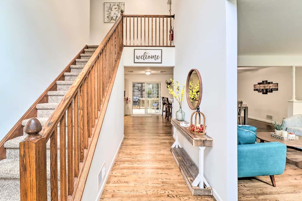 Hot Tub & Deck: Gorgeous Retreat in Pocono Summit!