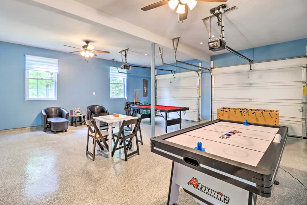 Hot Tub & Deck: Gorgeous Retreat in Pocono Summit!