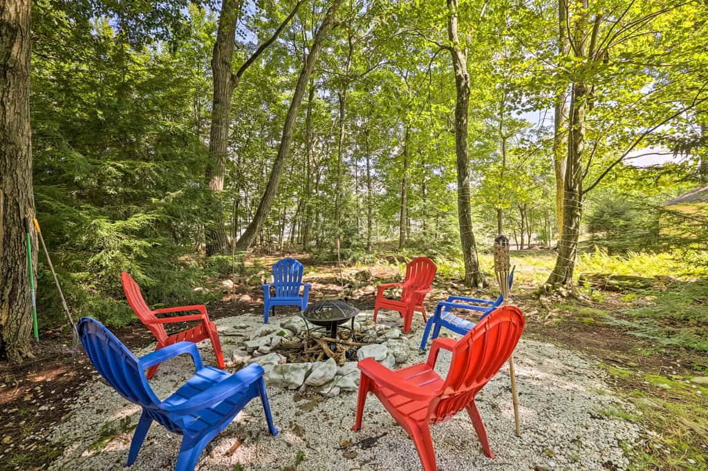 Walk to Lake: Game Room Getaway in Pocono Summit!