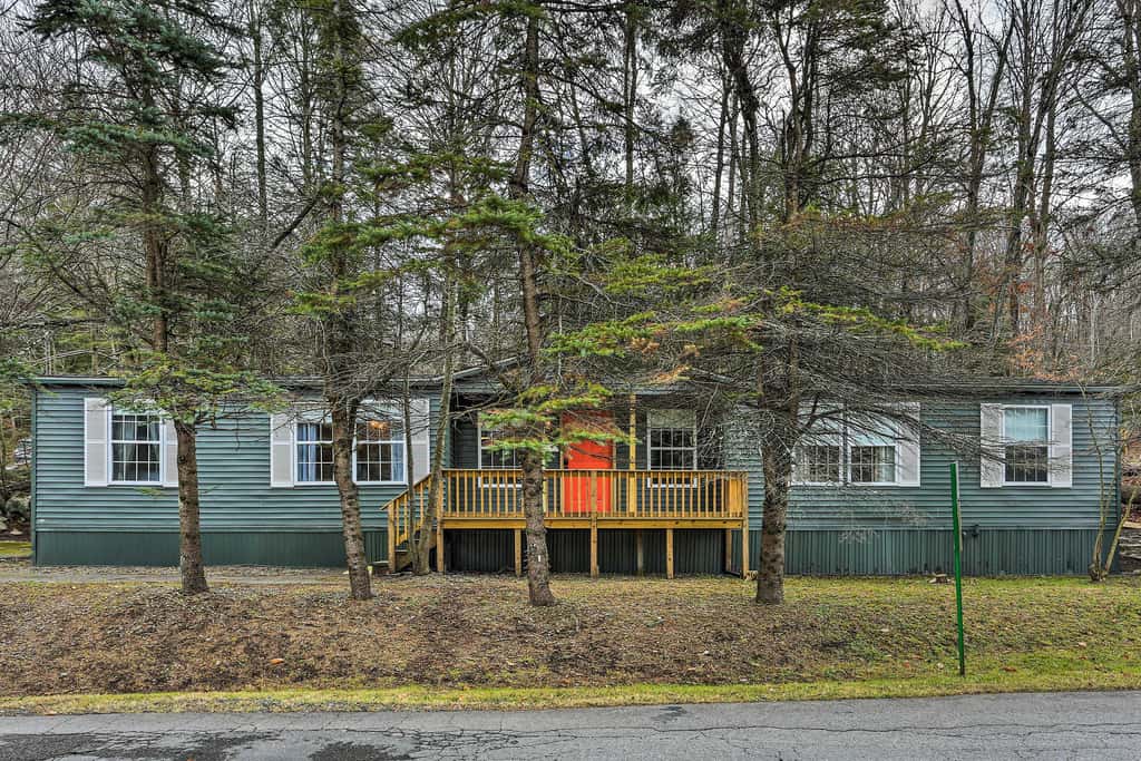 Walk to Lake! All-Season Retreat in Poconos Mtns