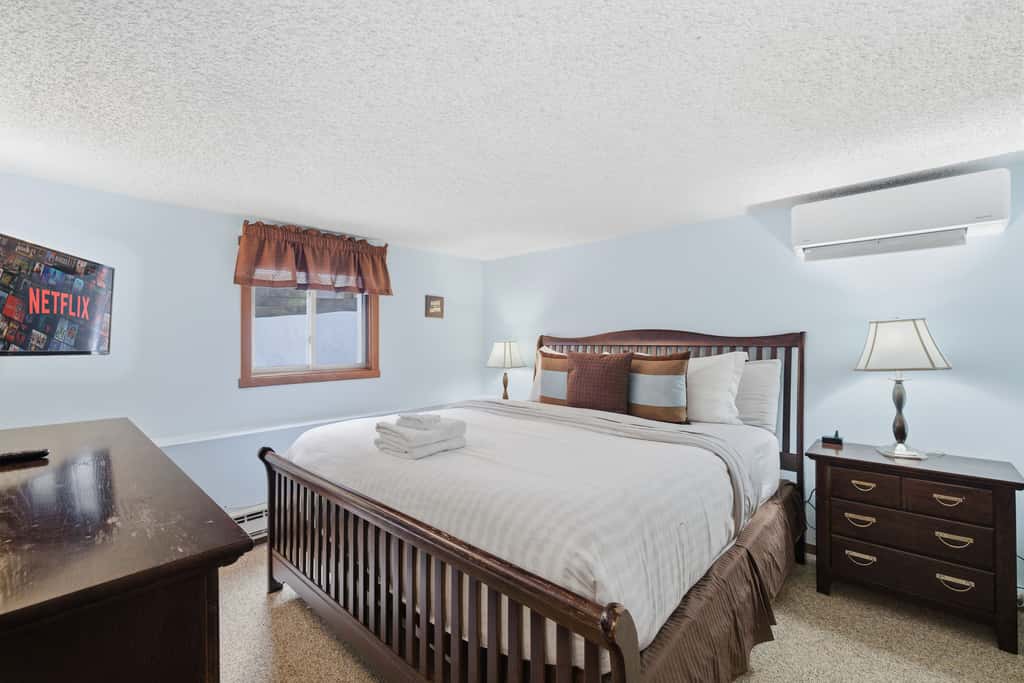 Cozy Camelback, Pocono Retreat w/ Mountain Views!