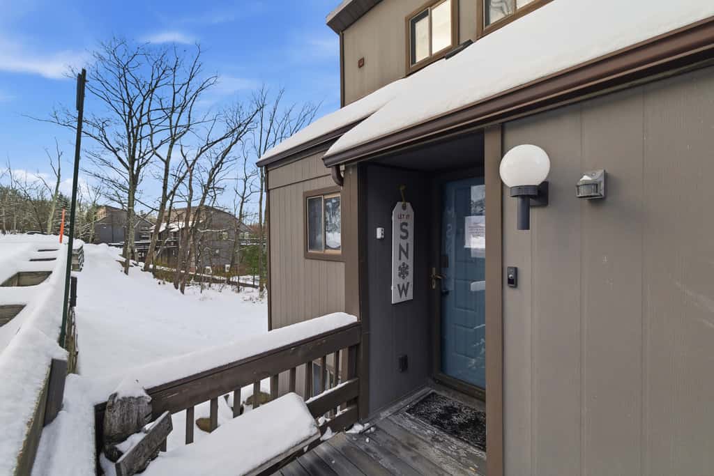 Cozy Camelback, Pocono Retreat w/ Mountain Views!