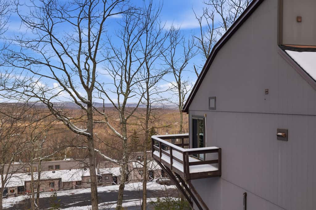 Cozy Camelback, Pocono Retreat w/ Mountain Views!