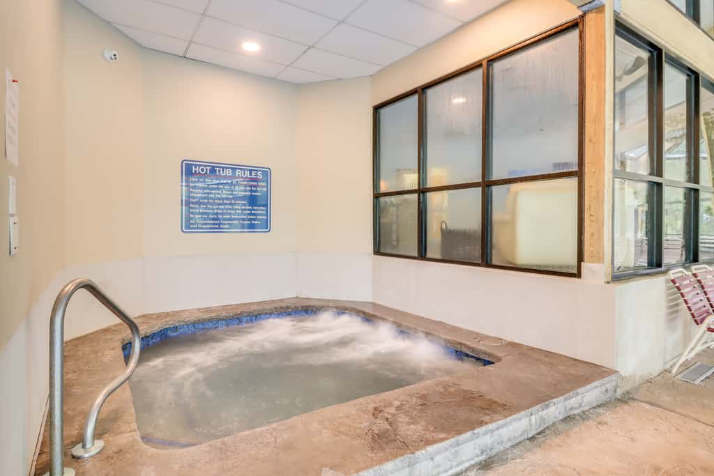 Cozy Camelback, Pocono Retreat w/ Mountain Views!