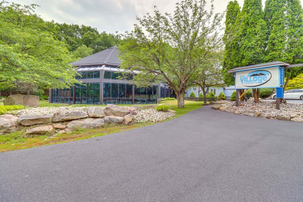 Cozy Camelback, Pocono Retreat w/ Mountain Views!