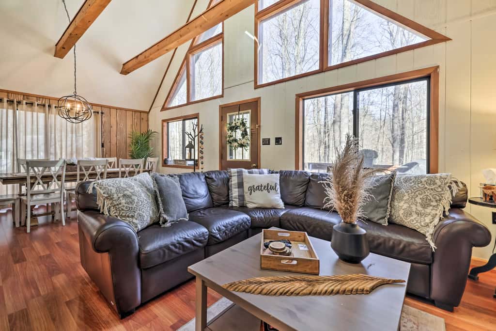 Fire Pit & Grill: 'Woodside Nest' in Pocono Lake!
