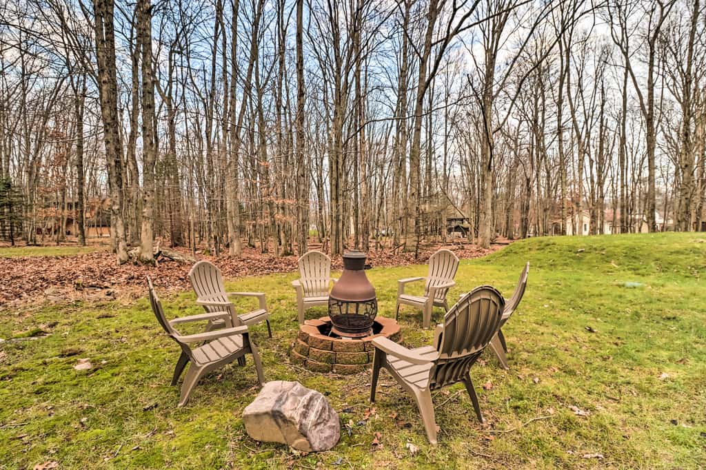 Near Big Boulder Mtn: Cabin w/ Furnished Deck