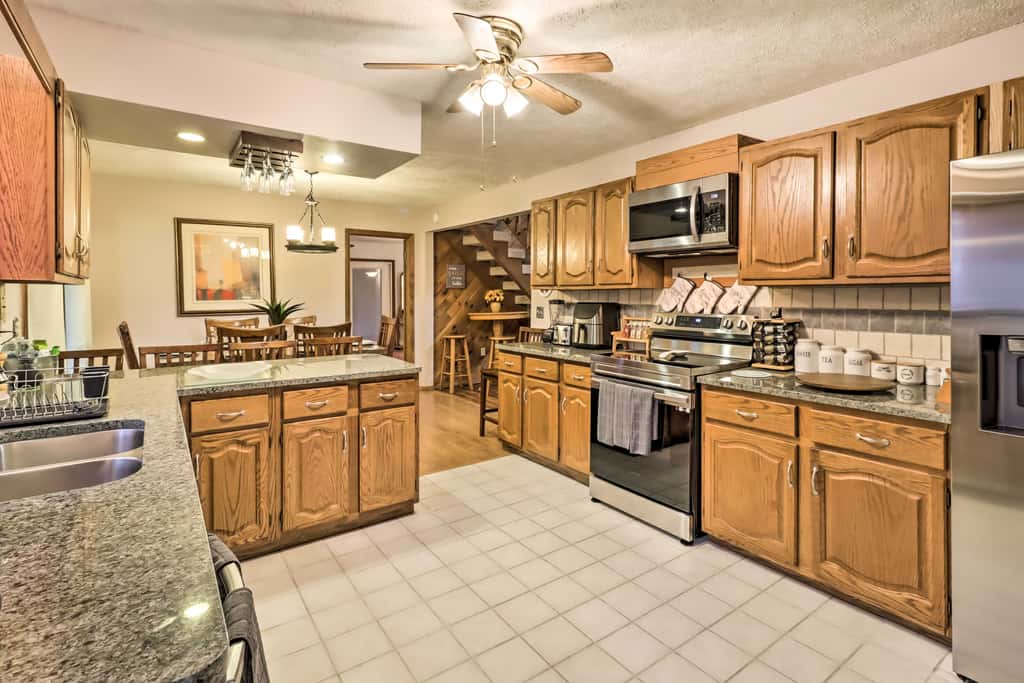Near Big Boulder Mtn: Cabin w/ Furnished Deck