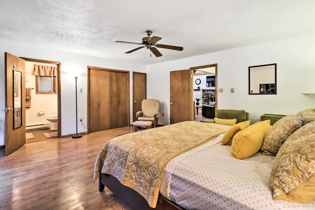 Near Big Boulder Mtn: Cabin w/ Furnished Deck