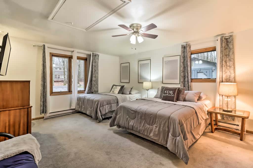 Near Big Boulder Mtn: Cabin w/ Furnished Deck