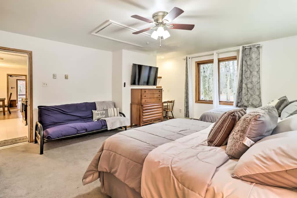 Near Big Boulder Mtn: Cabin w/ Furnished Deck