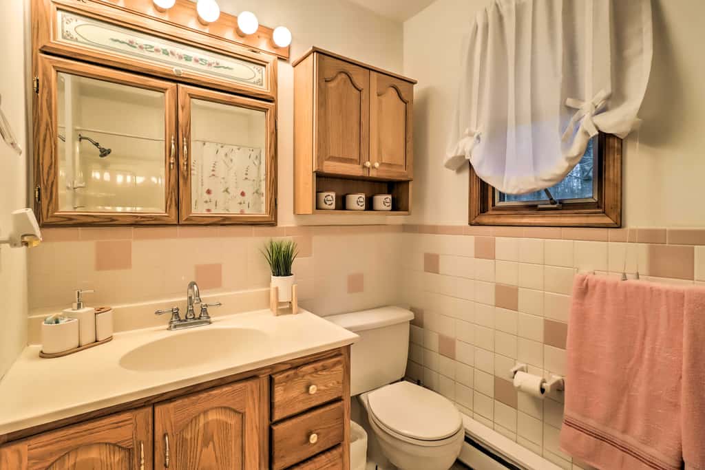 Near Big Boulder Mtn: Cabin w/ Furnished Deck