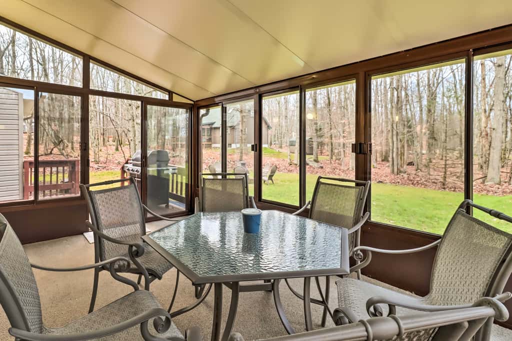 Near Big Boulder Mtn: Cabin w/ Furnished Deck