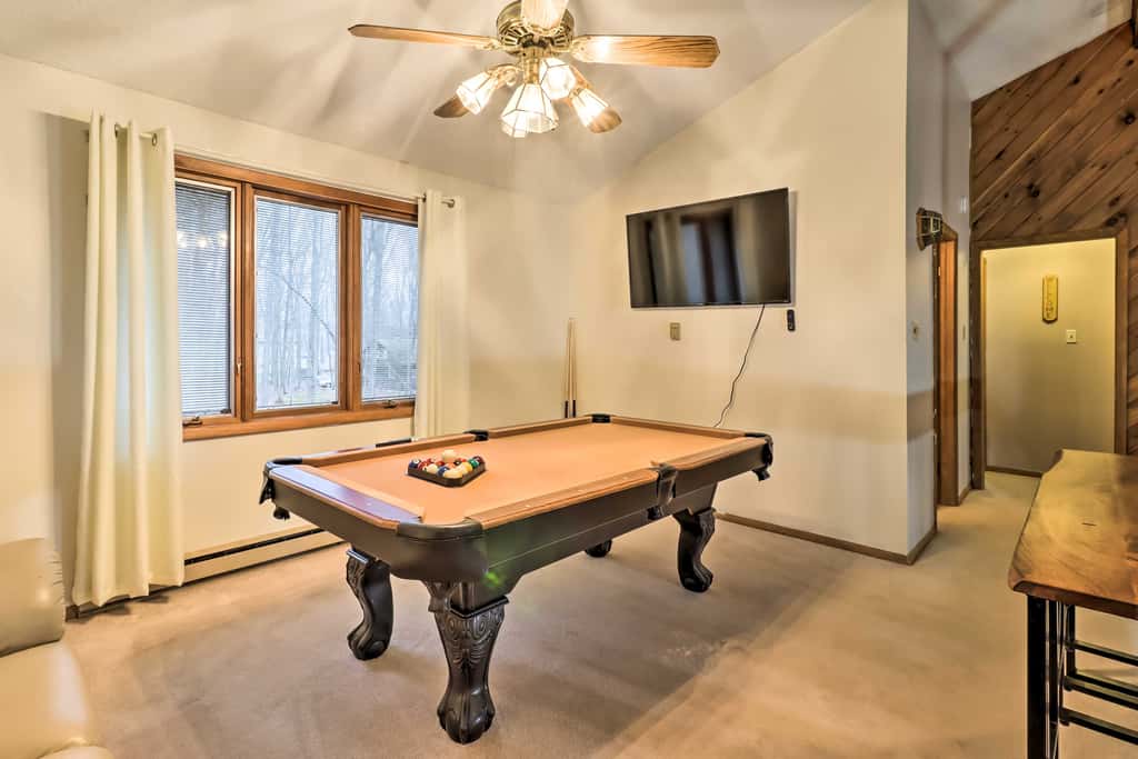 Near Big Boulder Mtn: Cabin w/ Furnished Deck