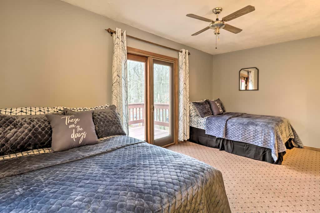 Near Big Boulder Mtn: Cabin w/ Furnished Deck